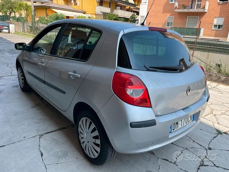 Usata Renault Clio II 75 CV (55 kW) 2007 Utilitaria