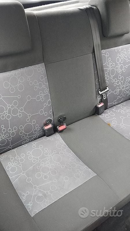 Usata Ford Fiesta 68 CV (50 kW) 2006 Grigio Berlina