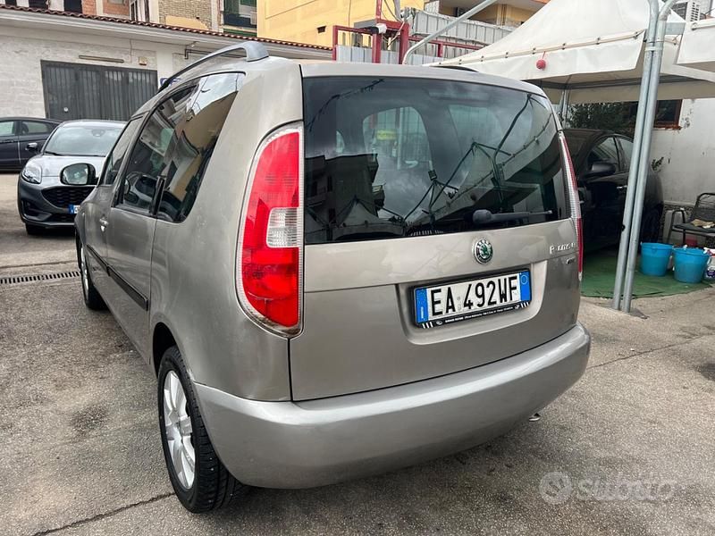 Usata Skoda Roomster 69 CV (50 kW) 2011 Grigio Monovolume