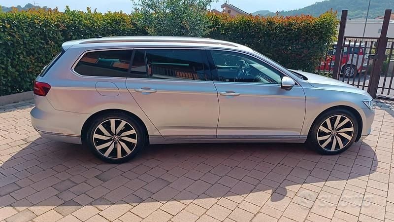Usata VW Passat Executive 150 CV (110 kW) 2016 Grigio Station wagon
