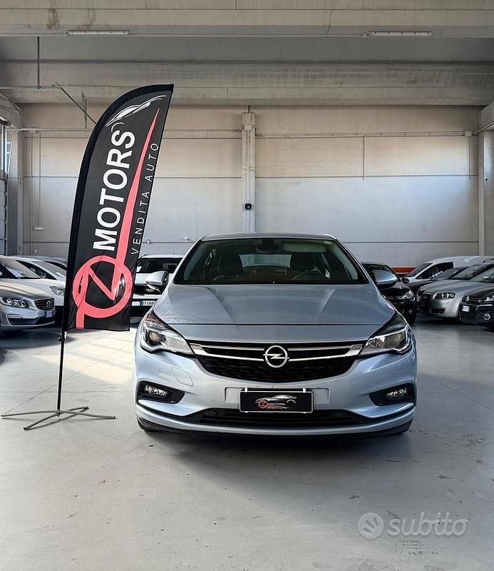Usata Opel Astra Innovation 110 CV (80 kW) 2016 Blu Berlina