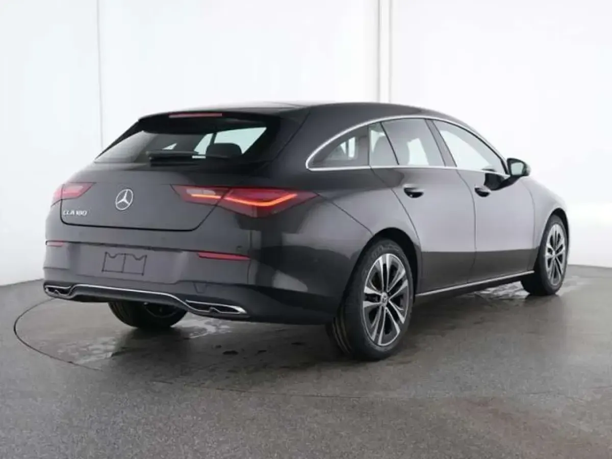 Usata Mercedes CLA200 Shooting Brake 163 CV (119 kW) 2025 Nero Station wagon