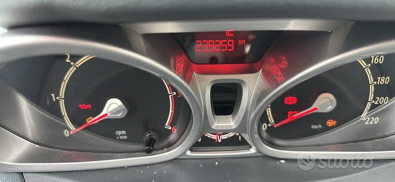 Usata Ford Fiesta 68 CV (50 kW) 2009 Grigio Berlina