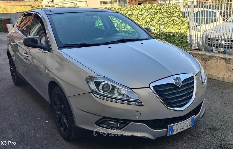 Usata Lancia Delta Gold 105 CV (77 kW) 2012 Marrone Utilitaria