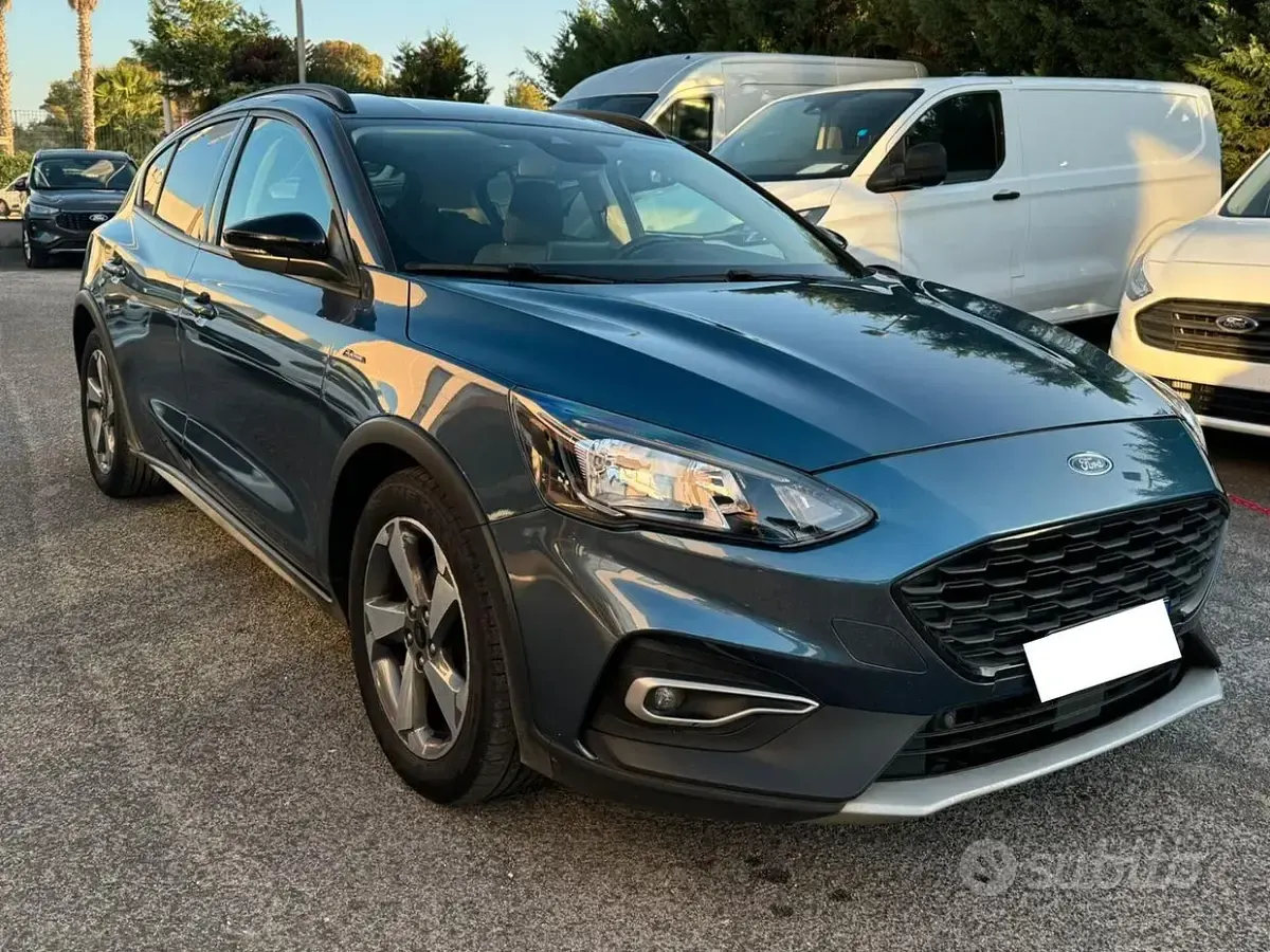 Usata Ford Focus Active 120 CV (88 kW) 2019 Blu Berlina