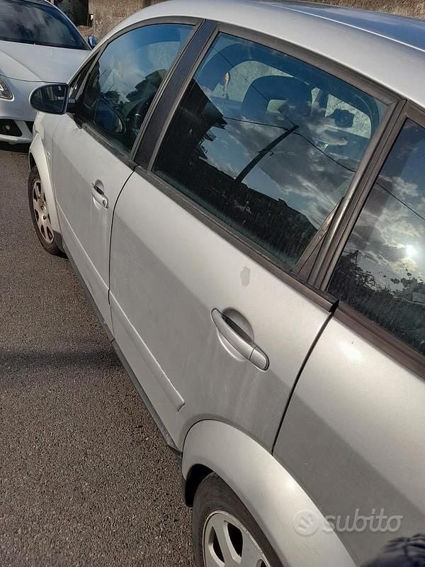 Usata Audi A2 75 CV (55 kW) 2005 Grigio Utilitaria