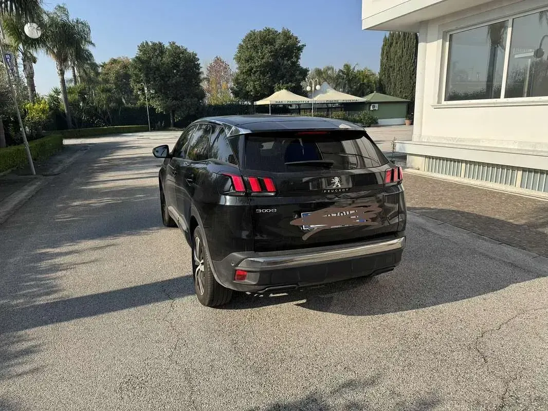 Usata Peugeot 3008 Allure 131 CV (96 kW) 2023 Nero SUV