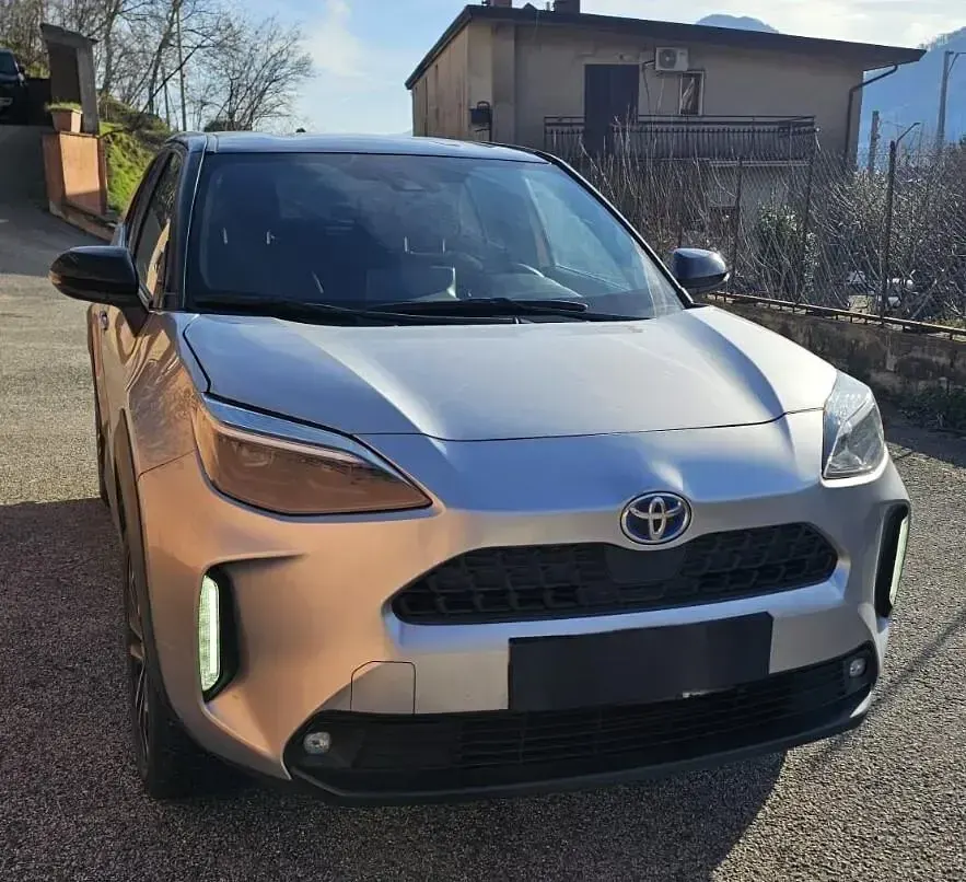 Usata Toyota Yaris Hybrid Trend 92 CV (67 kW) 2022 Grigio Station wagon
