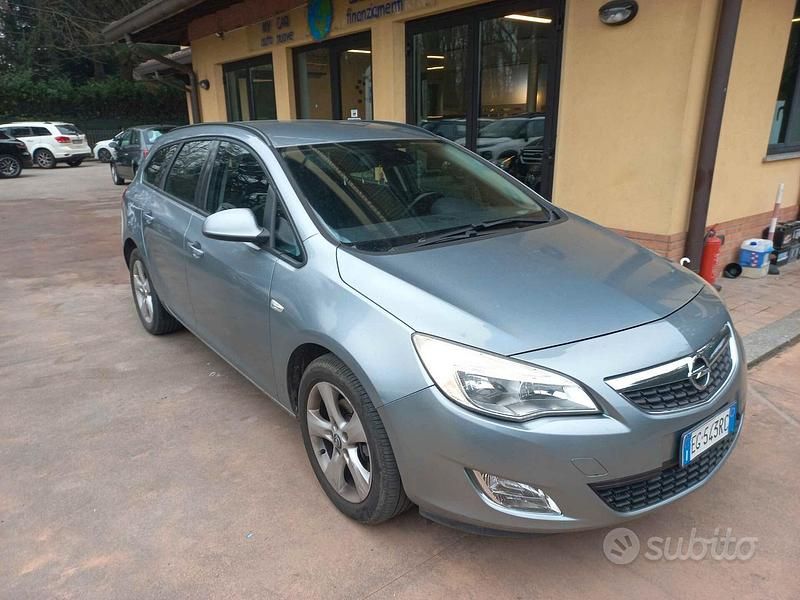 Usata Opel Astra Cosmo 110 CV (80 kW) 2011 Grigio Station wagon