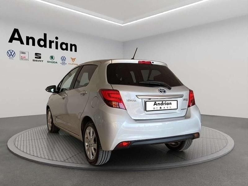 Usata Toyota Yaris Hybrid Style 101 CV (74 kW) 2015 Argento Utilitaria