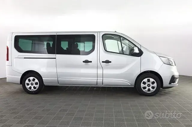 Nuova Renault Trafic 150 CV (110 kW) 2025 Grigio Monovolume