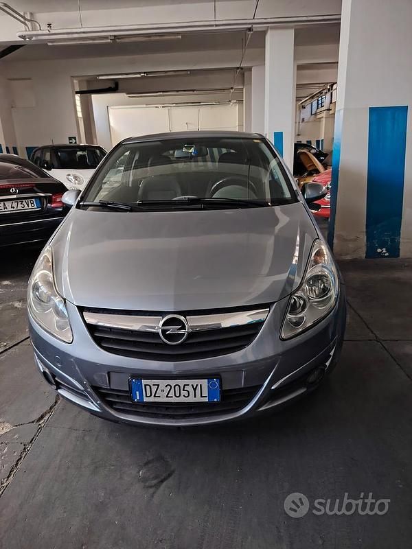 Usata Opel Corsa Sport 90 CV (66 kW) 2010 Grigio Berlina