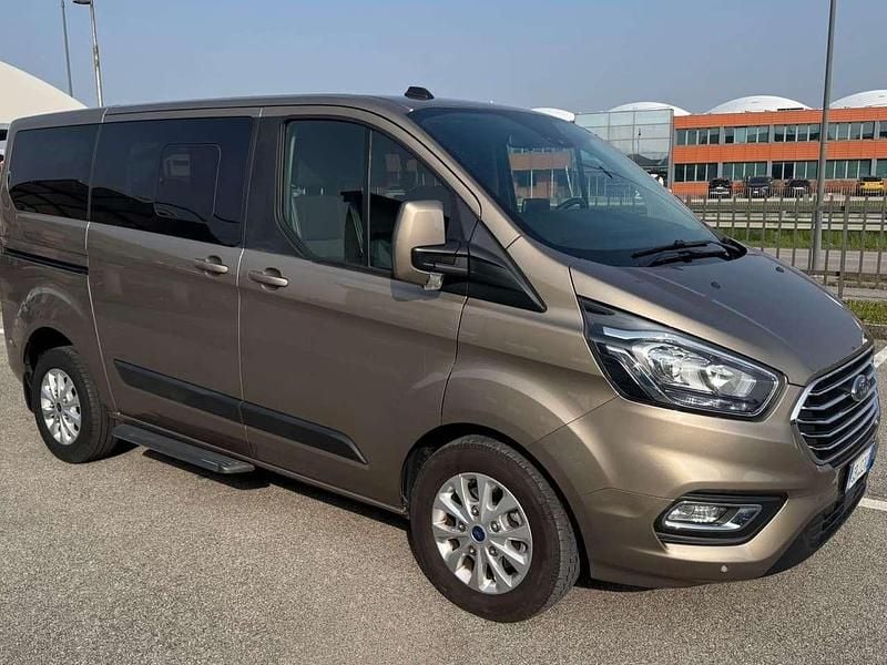 Begagnad Ford Tourneo Trend 131 HK (96 kW) 2020 Silver Minibuss