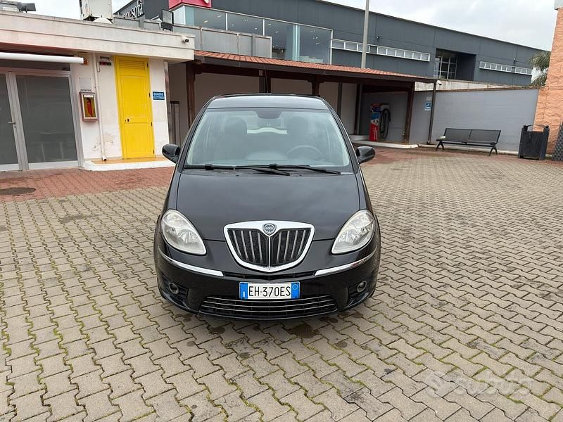 Usata Lancia Musa 95 CV (69 kW) 2011 Nero Monovolume