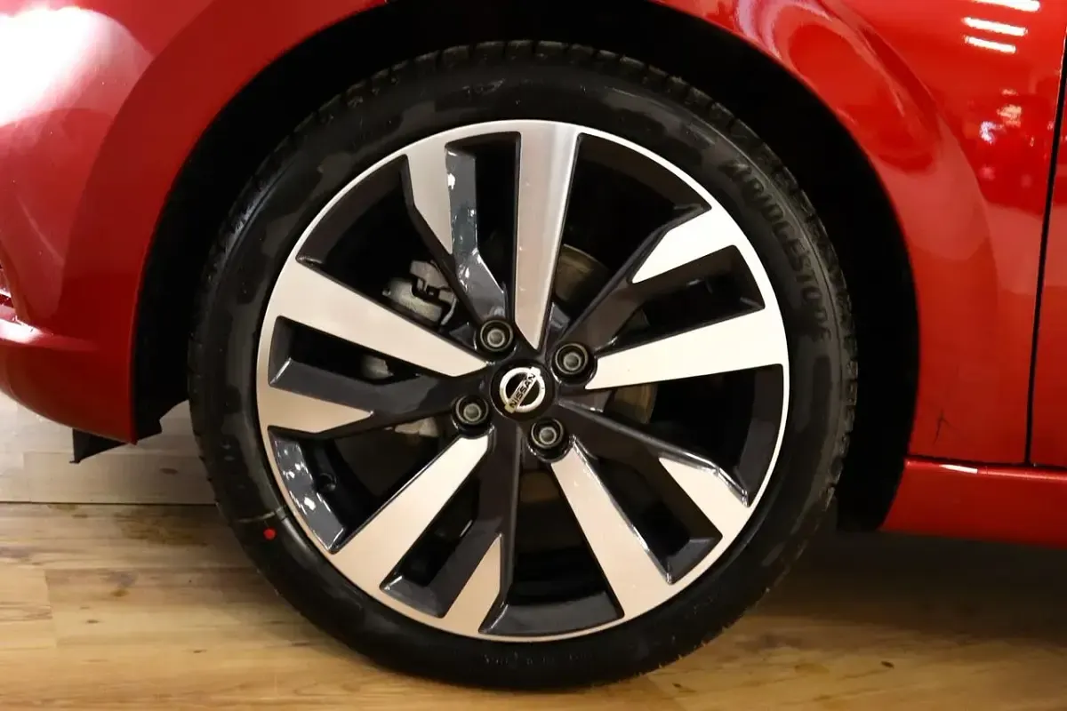 Usata Nissan Micra Tekna 125 CV (91 kW) 2023 Rosso Utilitaria