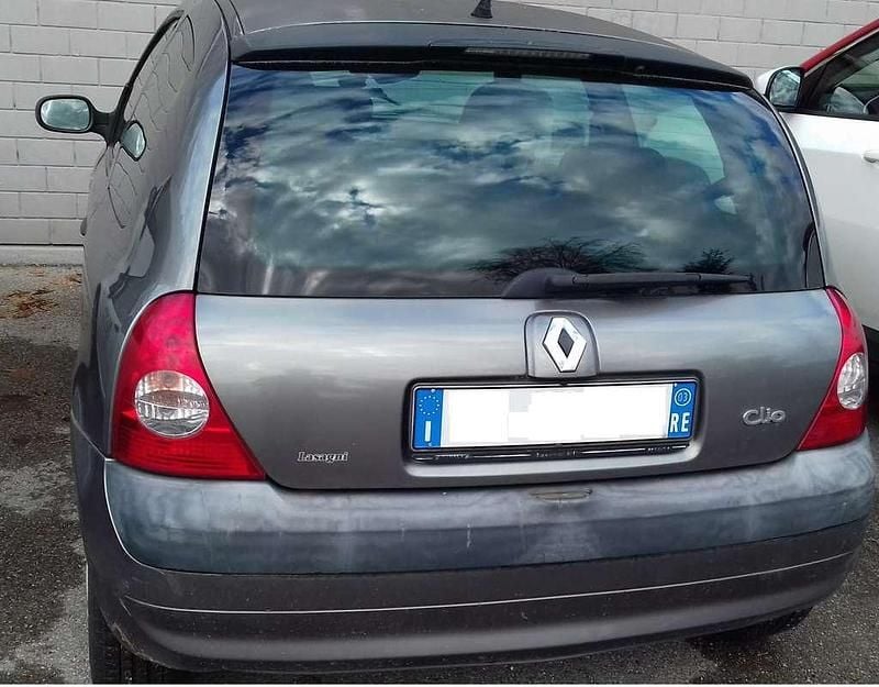 Usata Renault Clio II Authentique 58 CV (42 kW) 2003 Grigio Berlina