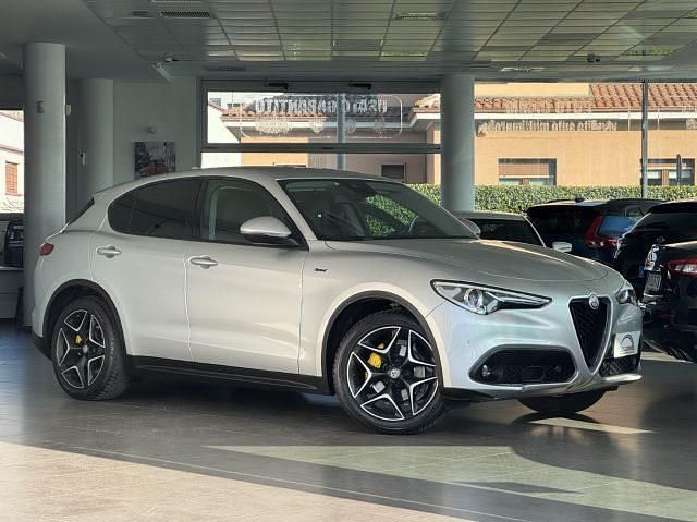 Usata Alfa Romeo Stelvio Sprint 190 CV (139 kW) 2021 Argento SUV