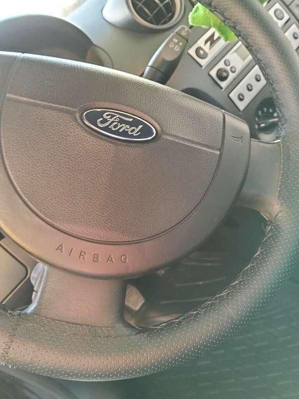 Usata Ford Fiesta Ghia 68 CV (50 kW) 2004 Utilitaria