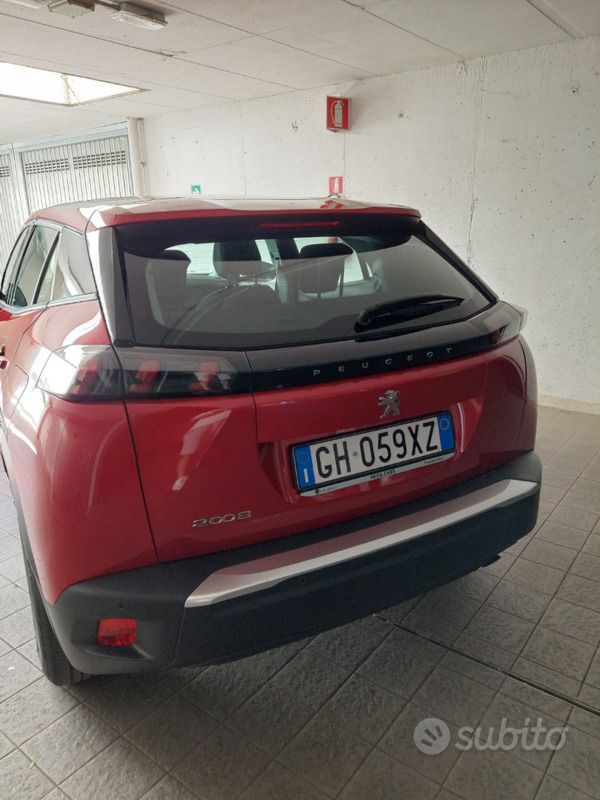 Usata Peugeot 2008 Active 102 CV (75 kW) 2022 Rosso SUV