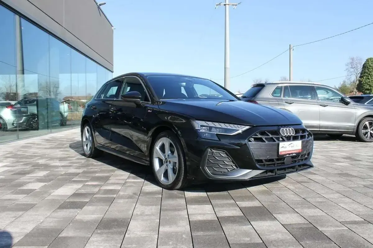 Nuova Audi A3 S-Line 150 CV (110 kW) 2025 Nero Berlina