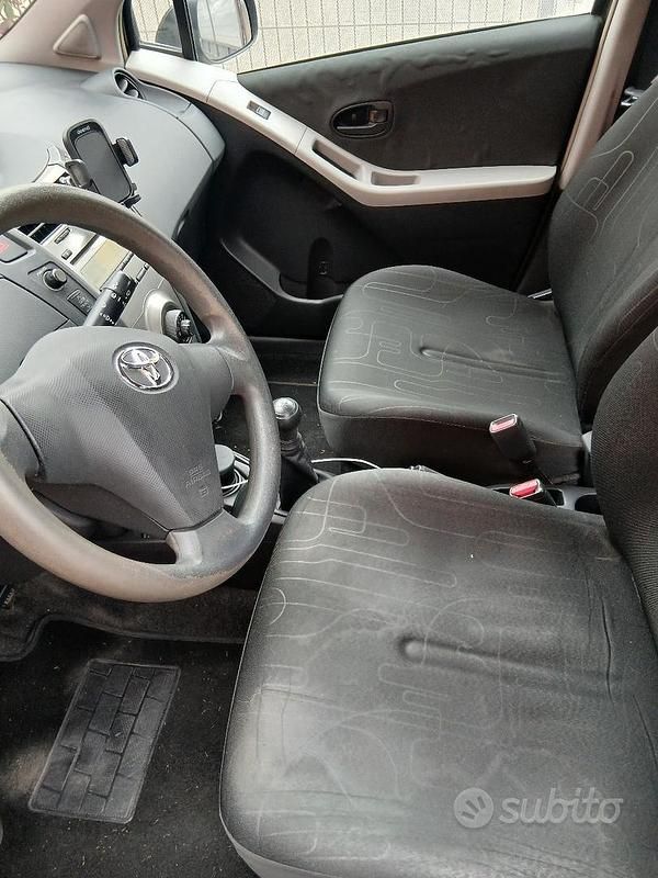 Usata Toyota Yaris Sol 2010 Grigio Utilitaria