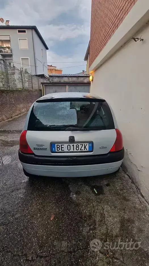 Usata Renault Clio 107 CV (78 kW) 1999 Berlina