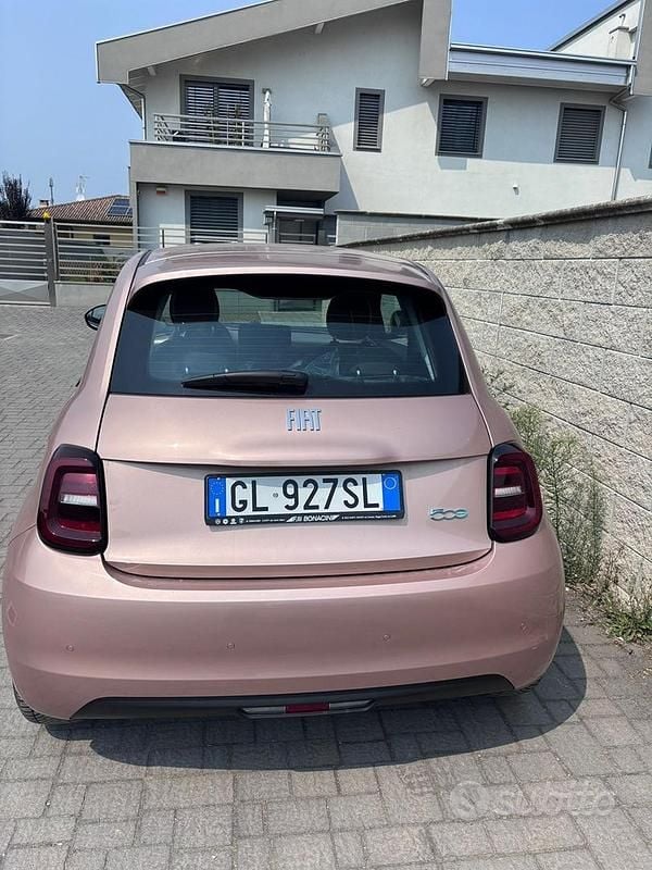 Usata 2023 Fiat 500e Tre volumi | 15.900 € (Ottimo prezzo) - Immagine 1/4