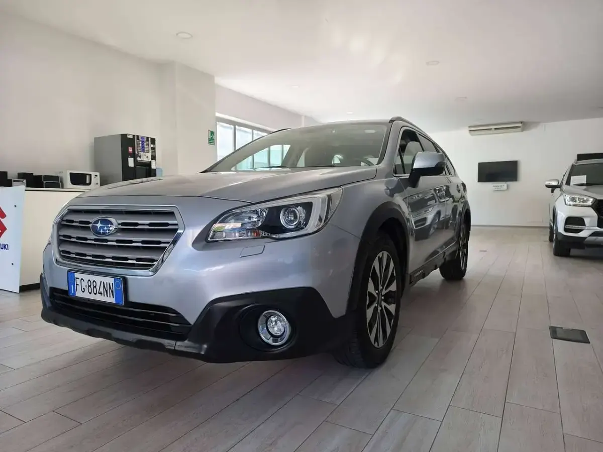 Usata Subaru Outback Style 150 CV (110 kW) 2016 Grigio Station wagon