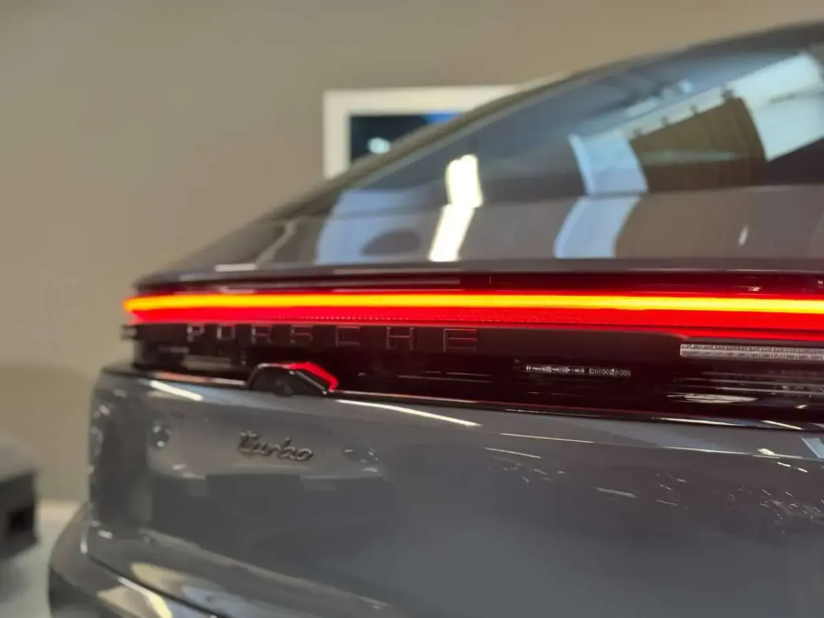 Usata Porsche Macan Turbo 469 kW (639 CV) 2025 Grigio ardesia neo SUV