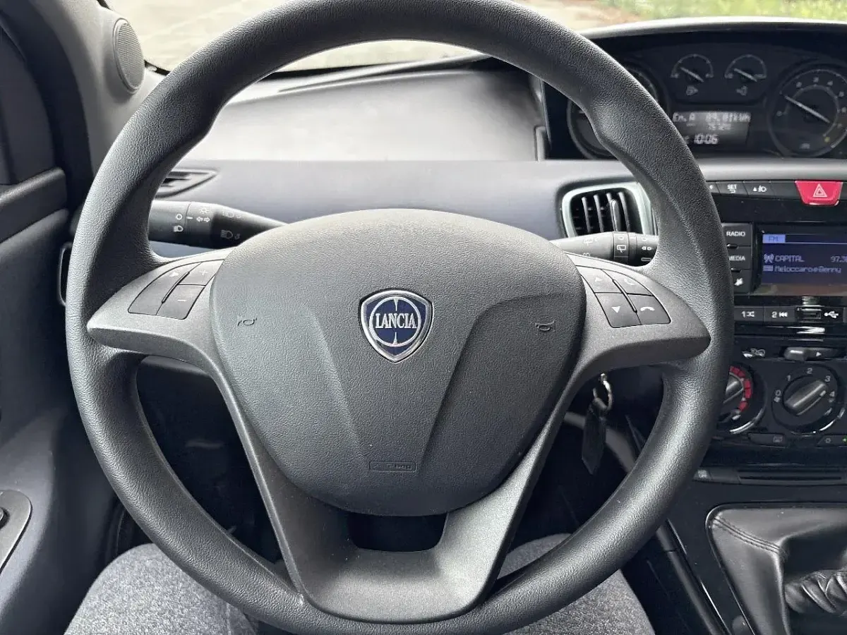 Usata Lancia Ypsilon 70 CV (51 kW) 2024 Verde Utilitaria