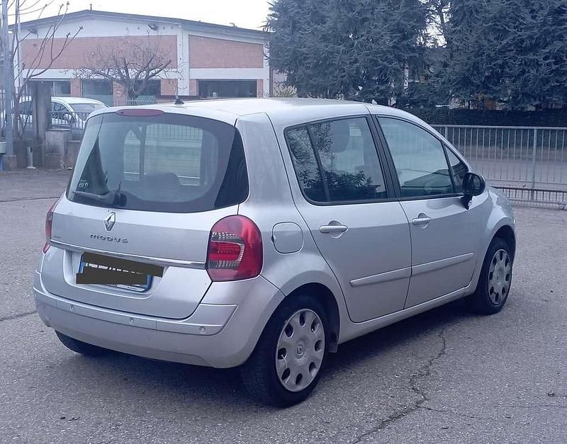 Usata Renault Modus 75 CV (55 kW) 2012 Argento Monovolume