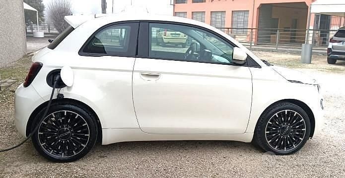 Usata Fiat 500e La Prima 85 kW (116 CV) 2022 Utilitaria
