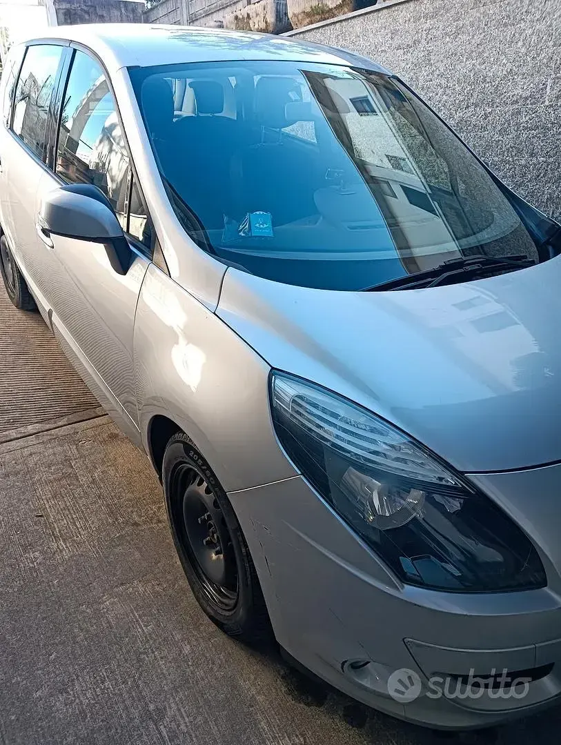Usata Renault Scenic E-Tech XMOD 110 CV (80 kW) 2010 Grigio Monovolume