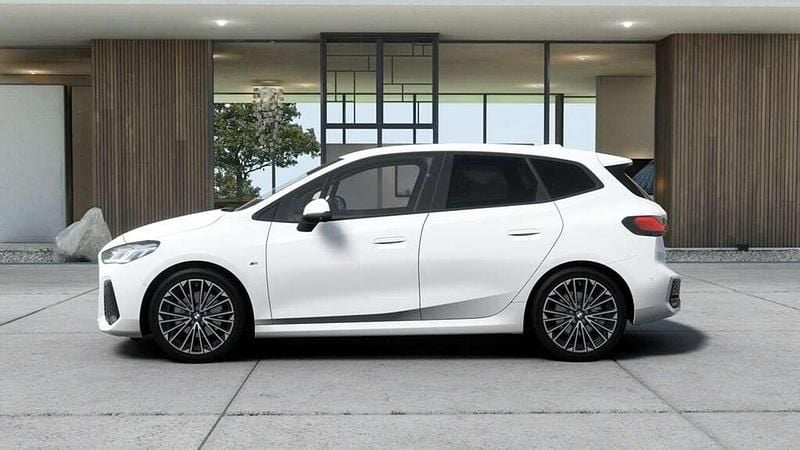 Usata BMW 218 Active Tourer Comfort Edition 150 CV (110 kW) 2024 Alpin white pastello Monovolume