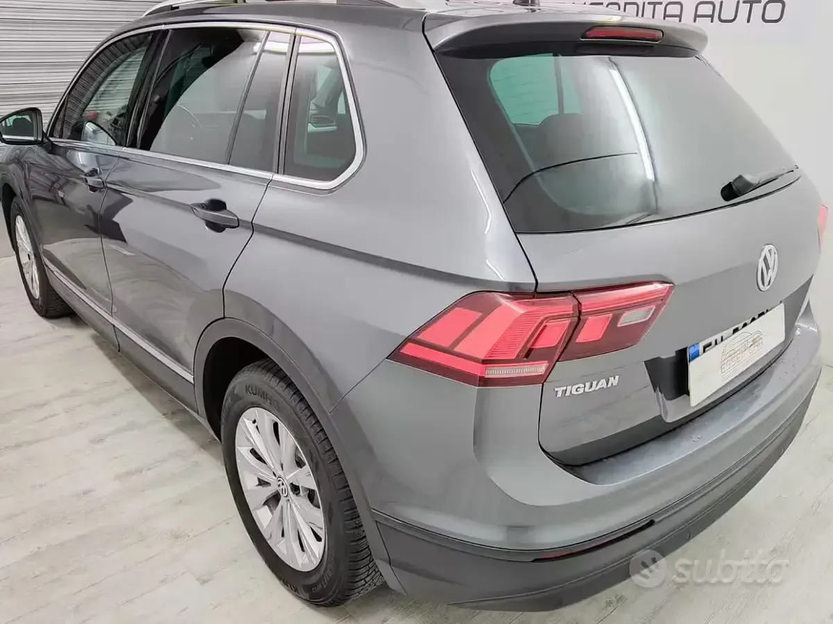 Usata VW Tiguan 150 CV (110 kW) 2019 Grigio scuro SUV