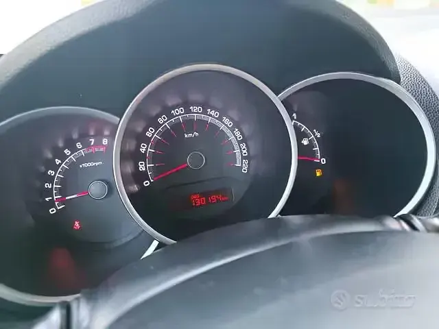 Usata Kia Venga Active 90 CV (66 kW) 2017 Gray Utilitaria