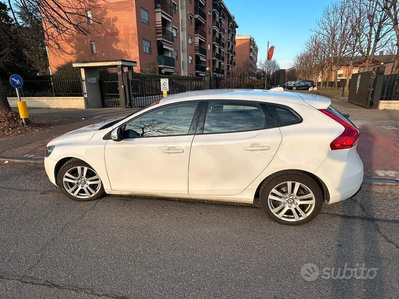 Usata Volvo V40 Business Edition 115 CV (84 kW) 2015 Bianco Station wagon