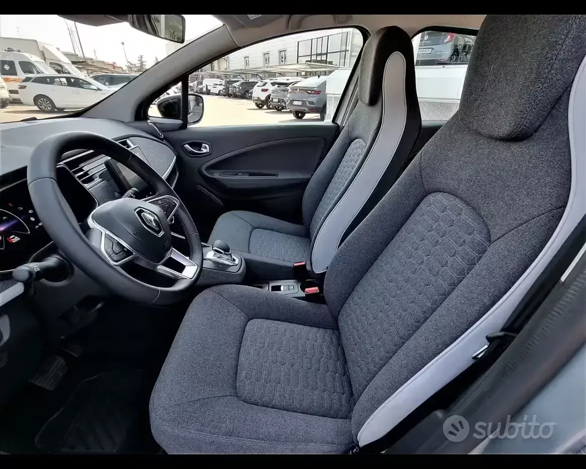 Usata Renault Zoe 50 kW (69 CV) 2020 Viola Utilitaria