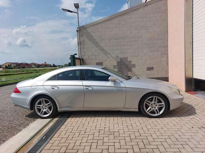 Usata Mercedes CLS350 AMG 272 CV (200 kW) 2006 Grigio Coupé
