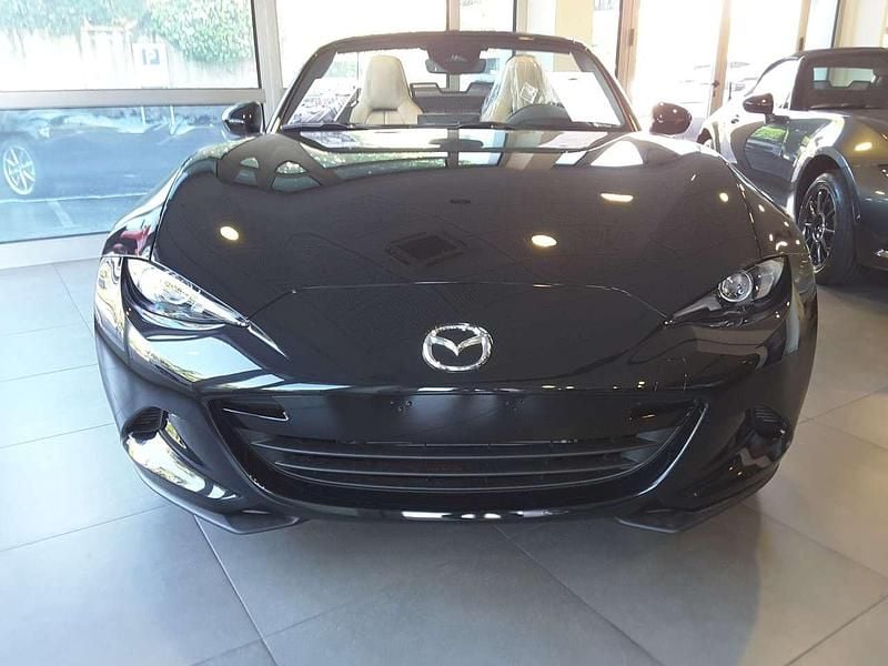 Usata Mazda MX5 Kazari 132 CV (97 kW) 2024 Aero gray met Cabrio