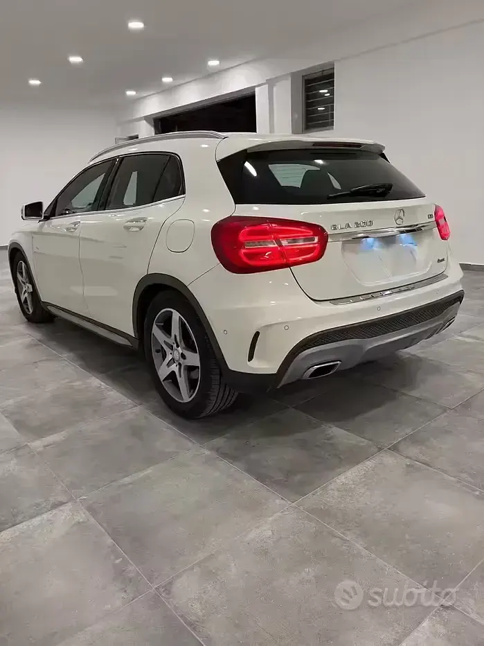 Usata Mercedes GLA200 Premium 136 CV (100 kW) 2015 Bianco SUV