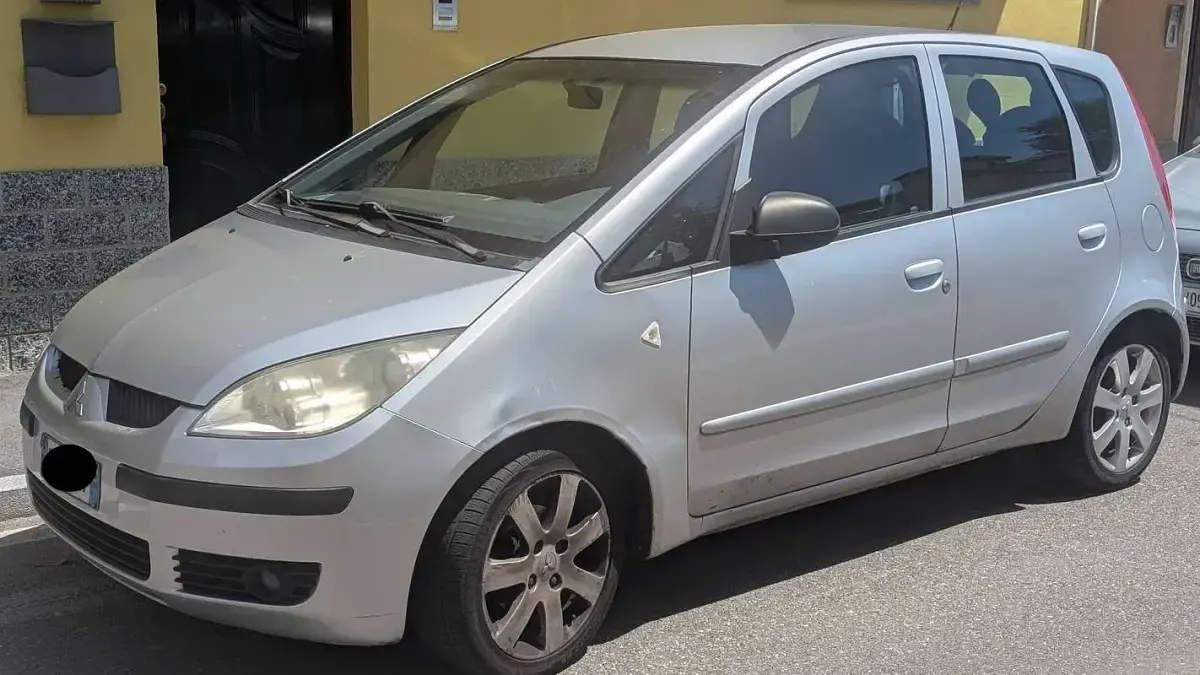 Usata Mitsubishi Colt Instyle 95 CV (69 kW) 2006 Argento Berlina