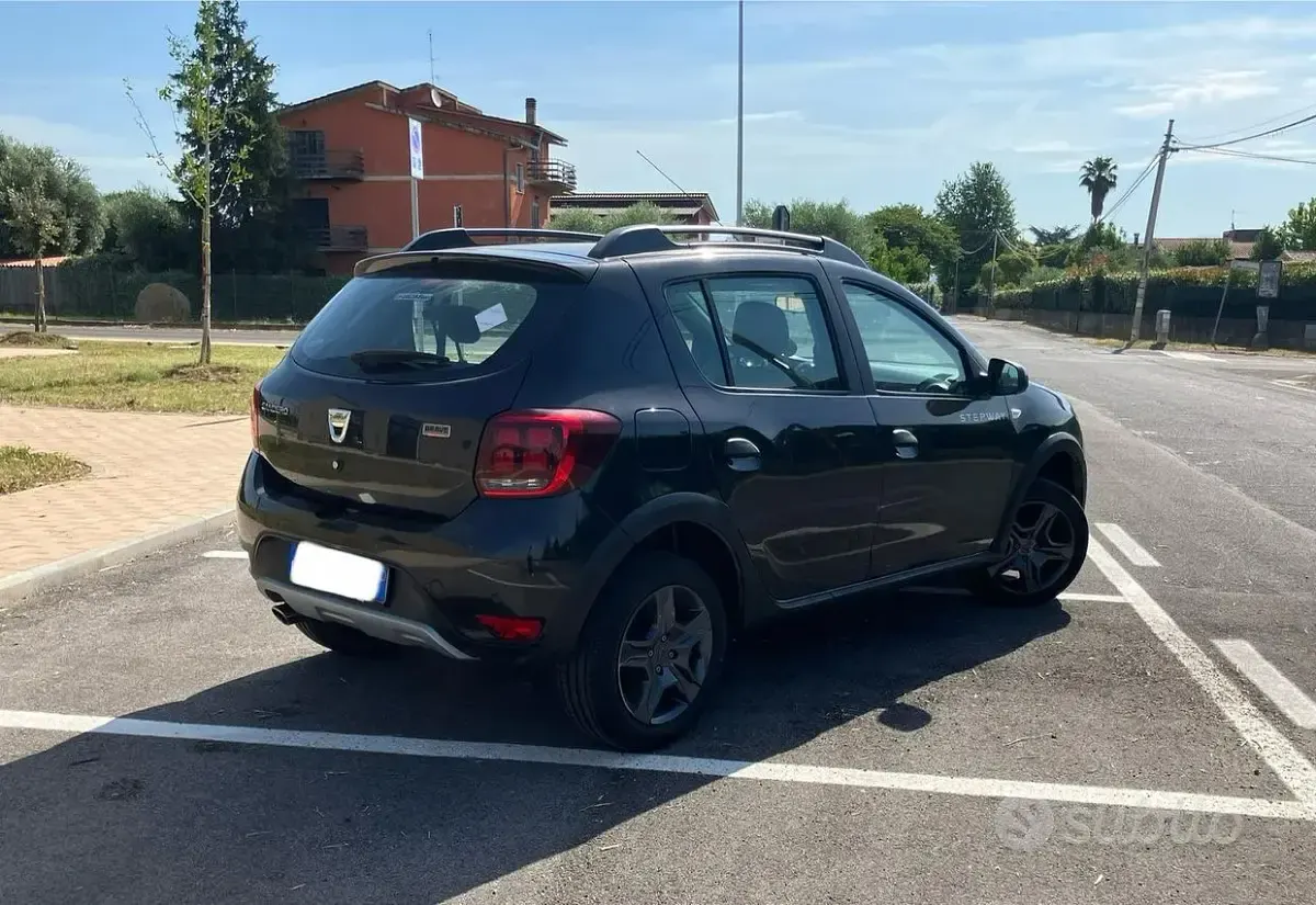 Usata Dacia Sandero Stepway 90 CV (66 kW) 2017 Nero SUV