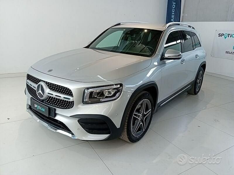 Argento Usata 2021 Mercedes GLB220 Premium SUV | 35.000 € (Buon prezzo) - Immagine 1/4