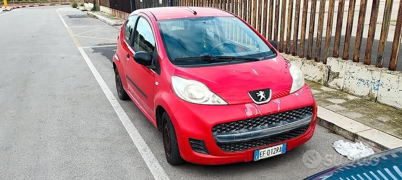 Usata Peugeot 107 68 CV (50 kW) 2010 Rosso Utilitaria