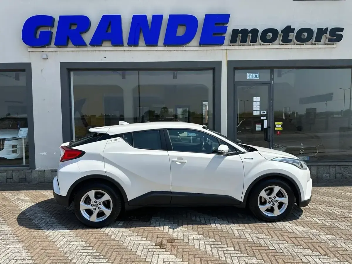 Usata Toyota C-HR Active 98 CV (72 kW) 2018 Bianco SUV