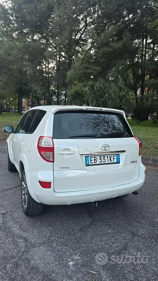 Usado Toyota RAV4 150 CV (110 kW) 2011 Blanco SUV