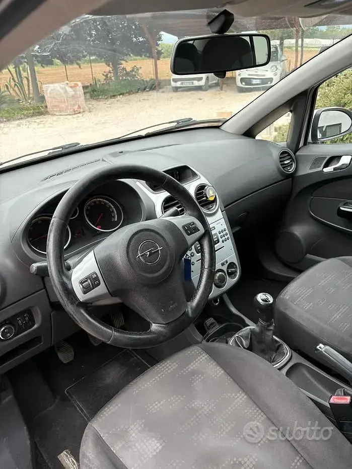 Usata Opel Corsa 75 CV (55 kW) 2011 Bianco Utilitaria