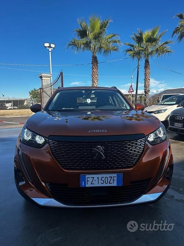Usata Peugeot 2008 Allure 130 CV (95 kW) 2020 Arancione SUV