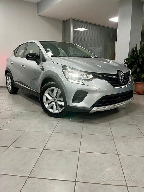 Usata Renault Captur Zen 100 CV (73 kW) 2020 Grigio SUV